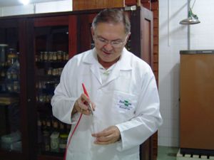 Pesquisador da Embrapa Rondônia seleciona fungo para controle biológico da broca-do-café