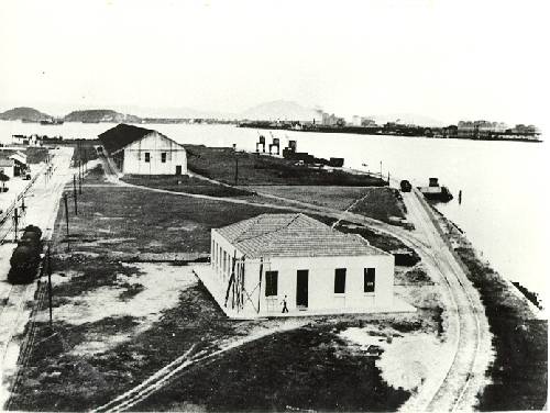 1940 a 1950: Ilha Barnabé recebe melhorias, já usada para combustíveis